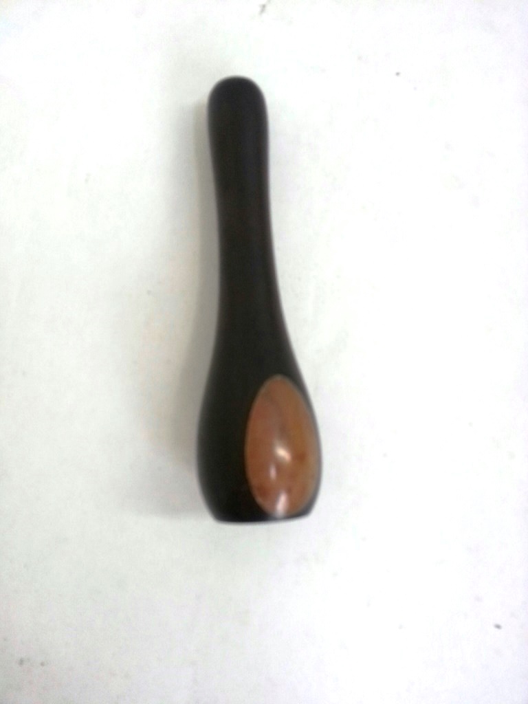 CLOVE SHAPED WOODEN PIPE