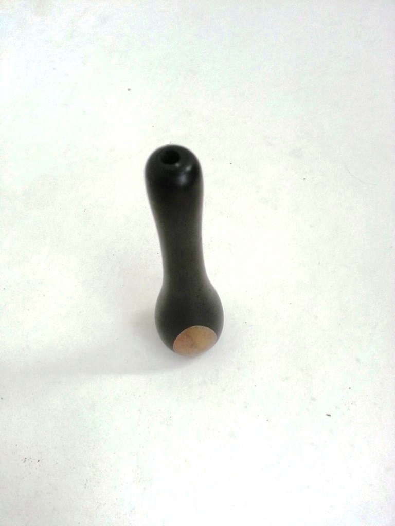 CLOVE SHAPED WOODEN PIPE